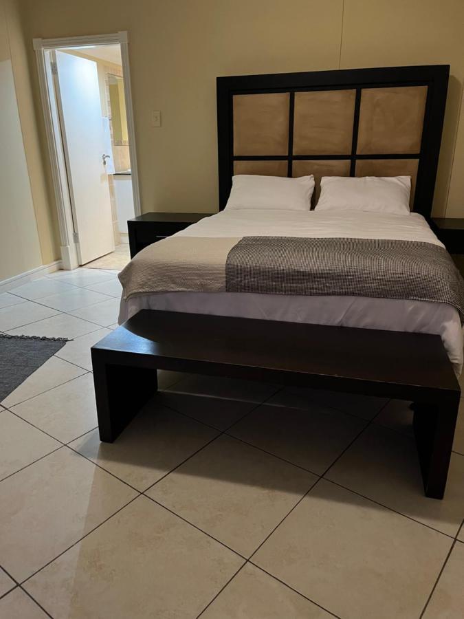 38 Harbourview Apartment *